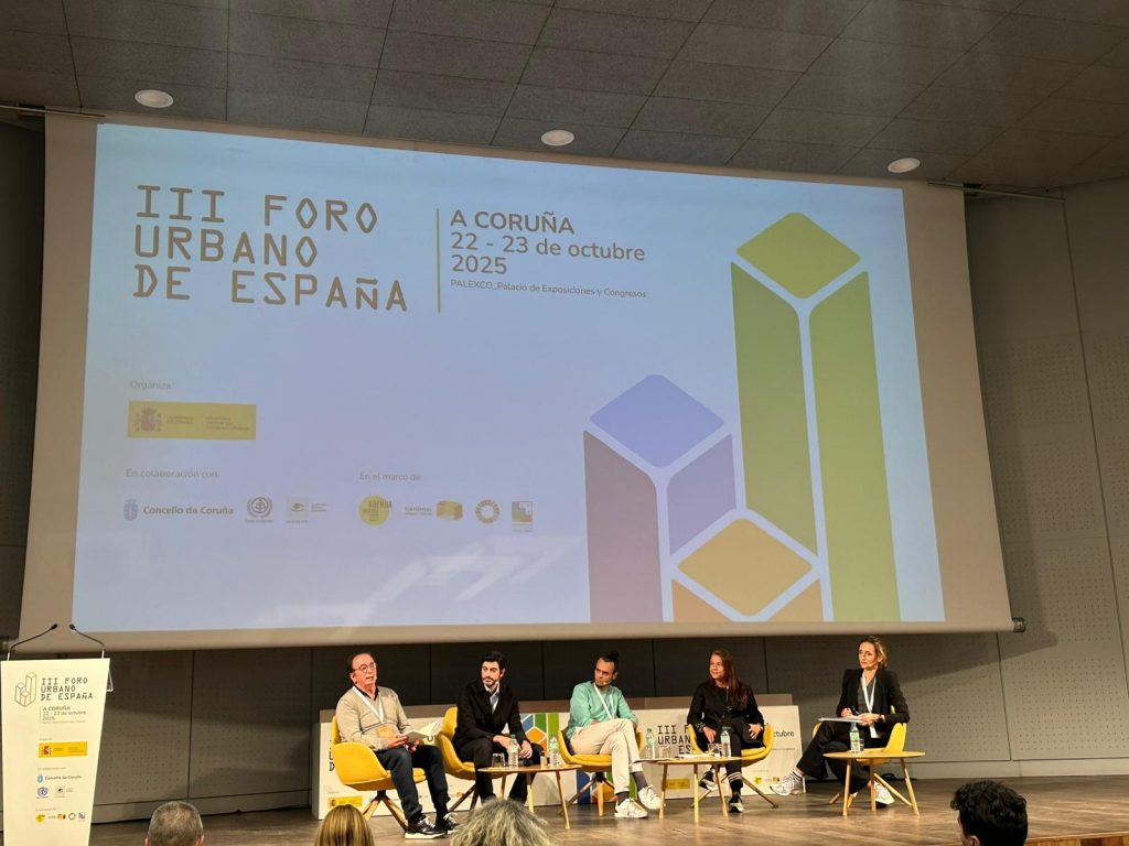 EQU ha participat en el III Fòrum Urbà d'España —organitzat pel Ministeri d'Habitatge i Agenda Urbana, en col·laboració amb l'Ajuntament d'A Coruña, al PALEXCO— amb la intervenció del director Josep Maria Pascual, en dos espais del programa: el Grup de Treball “Agendes Metropolitanes” (22/10) i la taula  “L'Agenda Urbana com a eina de governança” (23/10).